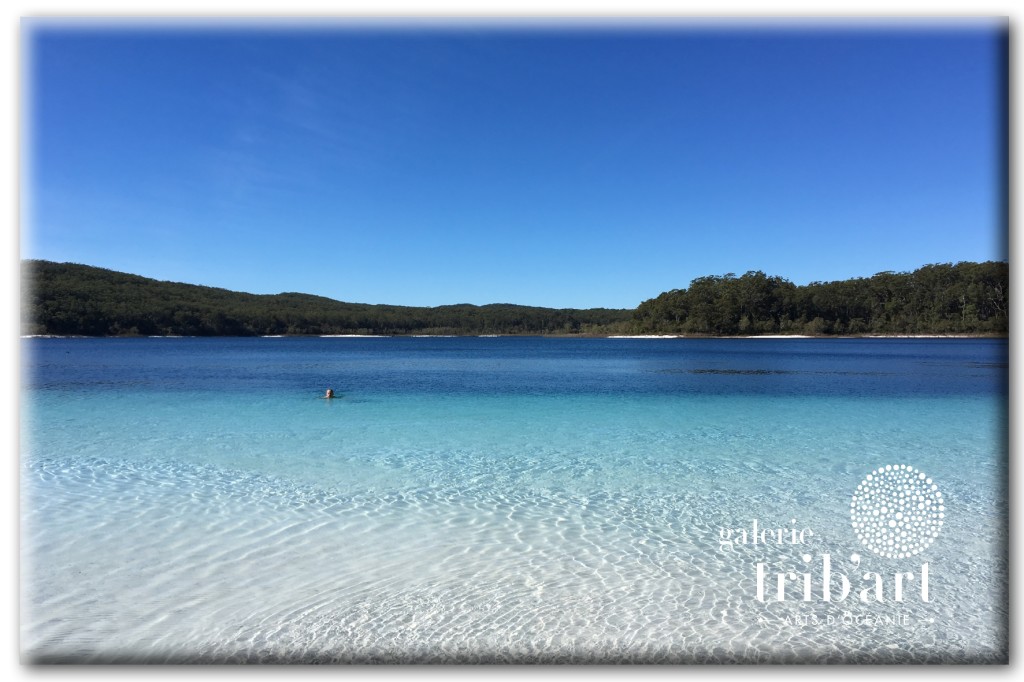 "Lac McKenzie, eaux cristallines et sable blanc sur Fraser Island"