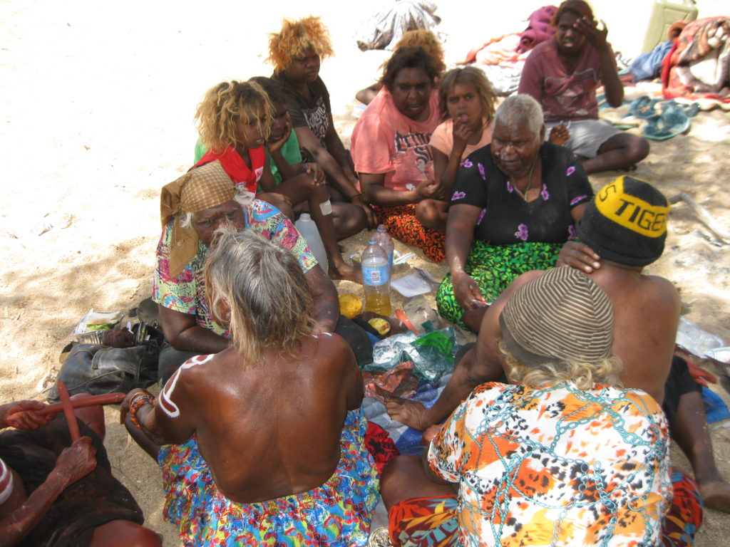 artistes aborigènes lors d'une cérémonie